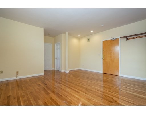 21 Linden St, Wollaston