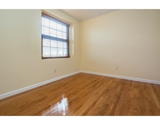 21 Linden St, Wollaston