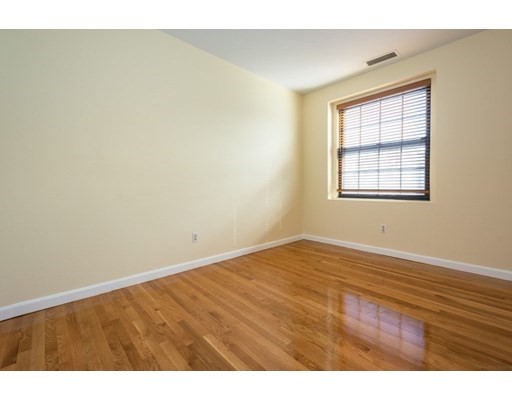 21 Linden St, Wollaston