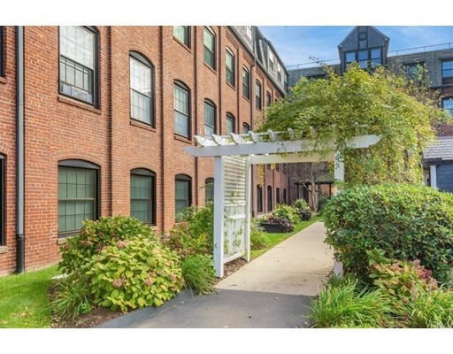 21 Linden St, Wollaston