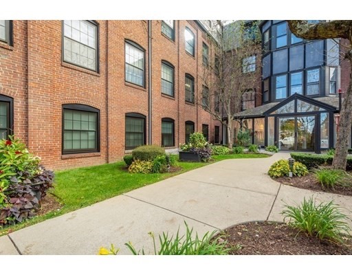 21 Linden St, Wollaston