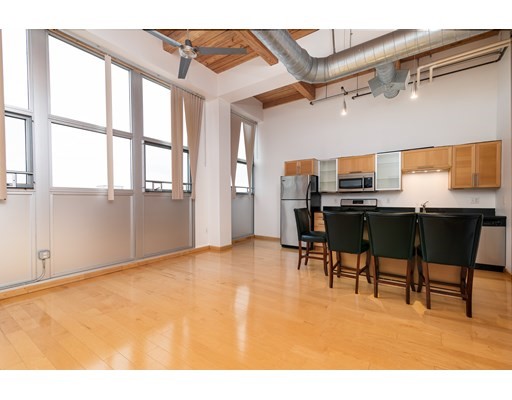 120 Holmes St, North Quincy