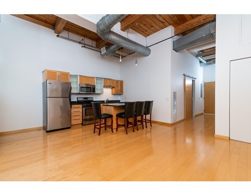 120 Holmes St, North Quincy