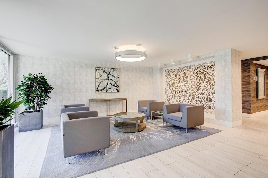 60 Babcock St, Coolidge Corner