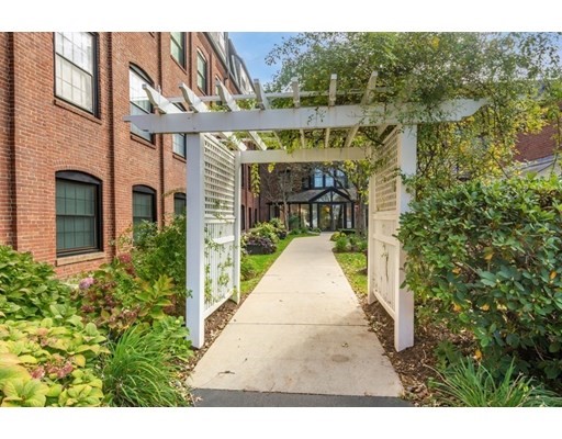 21 Linden St, Wollaston