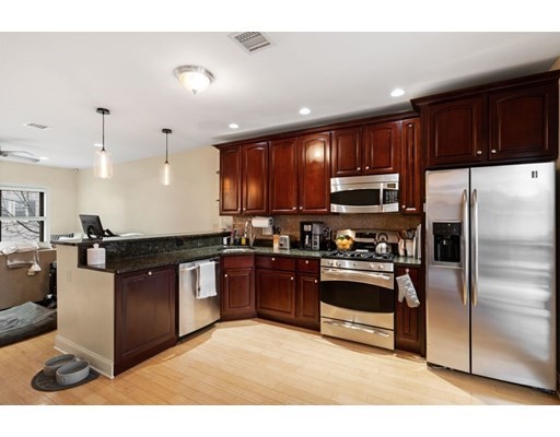 156 O St, South Boston