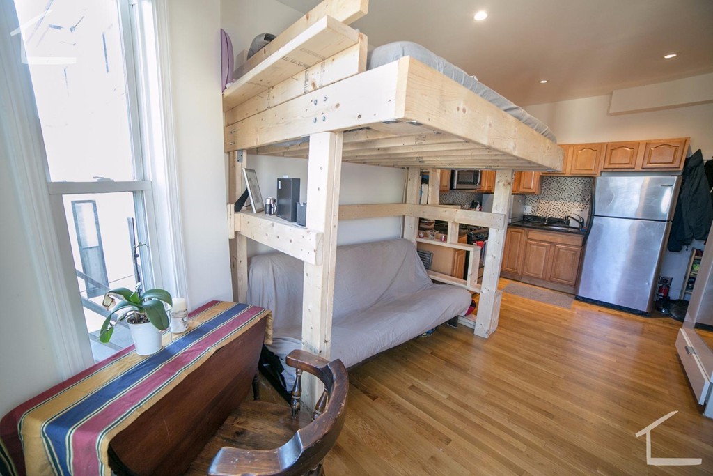 26 Pinckney St, East Somerville