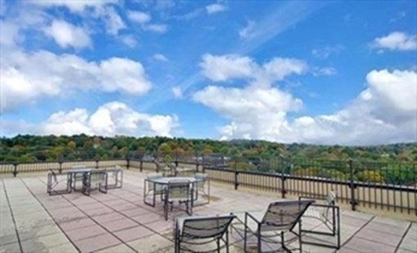 1731 Beacon St, Washington Square