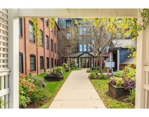 21 Linden St, Wollaston