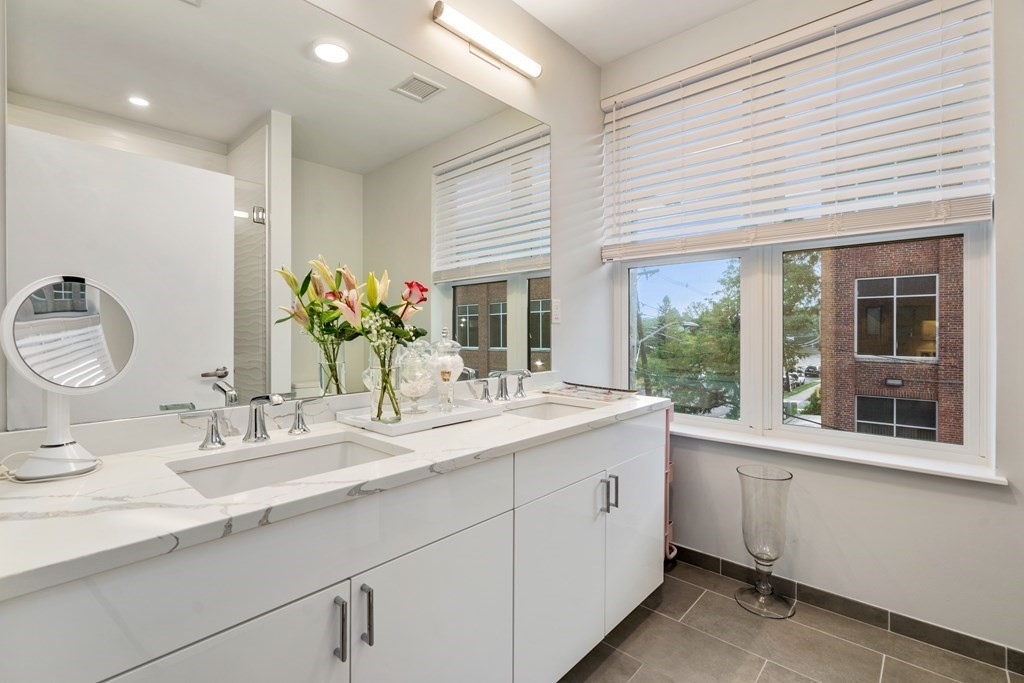 68 Los Angeles St, Nonantum