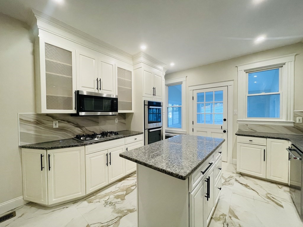 28 Wolcott Rd, Chestnut Hill