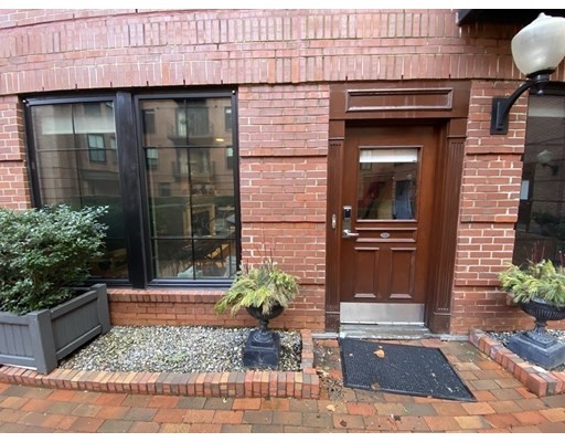32 Garrison St, Back Bay