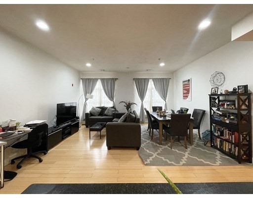 9 Gardner St, Allston