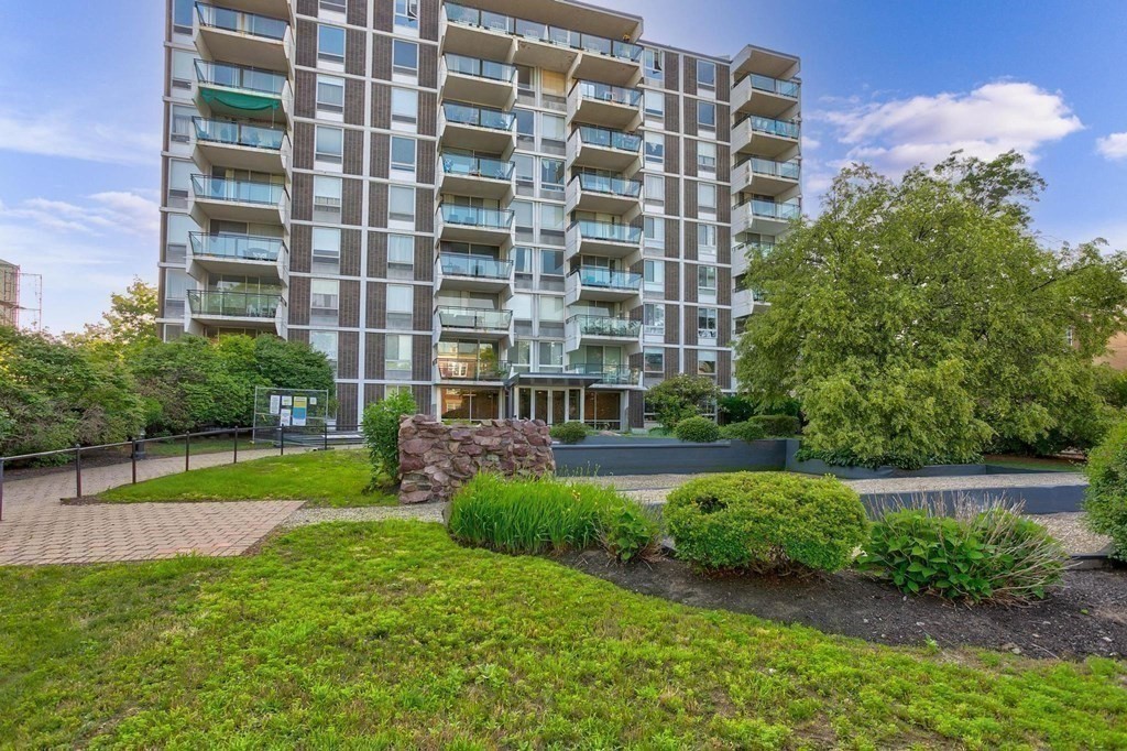 60 Babcock St, Coolidge Corner