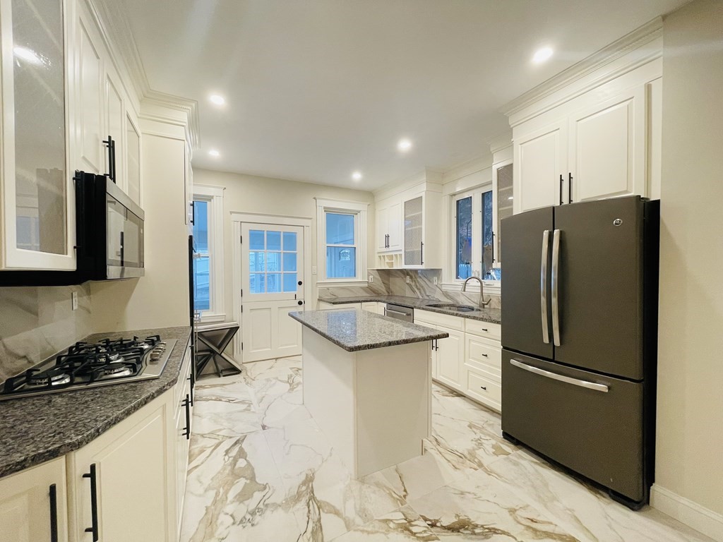 28 Wolcott Rd, Chestnut Hill