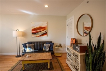 2 Hawthorne Blvd, Salem