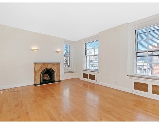 8 Gloucester St, Back Bay