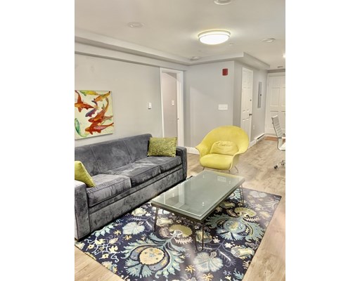 726 Metropolitan Ave, Hyde Park