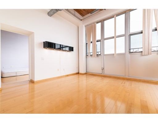 120 Holmes St, North Quincy