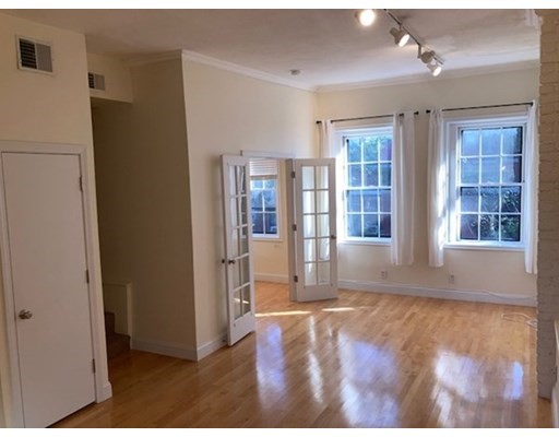 53 Garden St, Beacon Hill