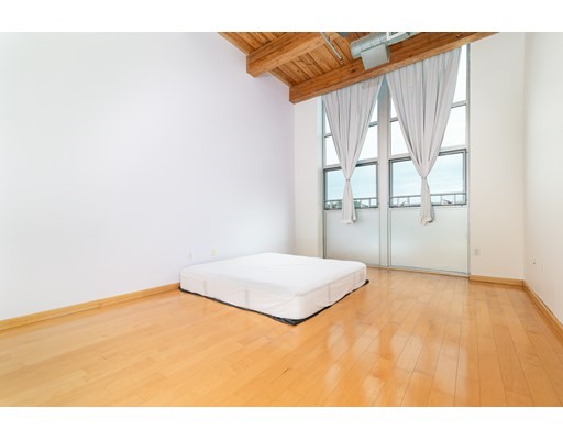 120 Holmes St, North Quincy