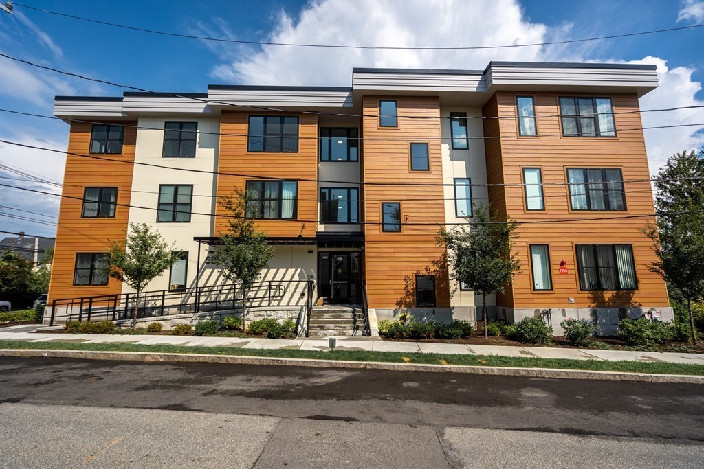 68 Los Angeles St, Nonantum