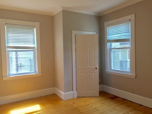 8 White Ave, Chestnut Hill