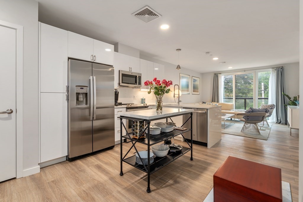 68 Los Angeles St, Nonantum