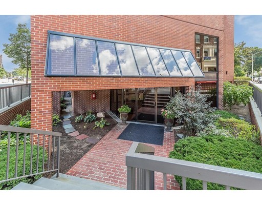 1600 Massachusetts Ave, Harvard Square