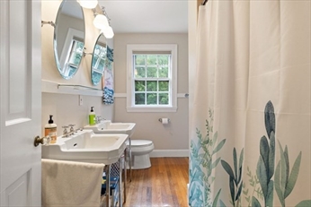 956 Blue Hill Ave, Milton