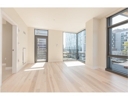 32 Traveler St, South End