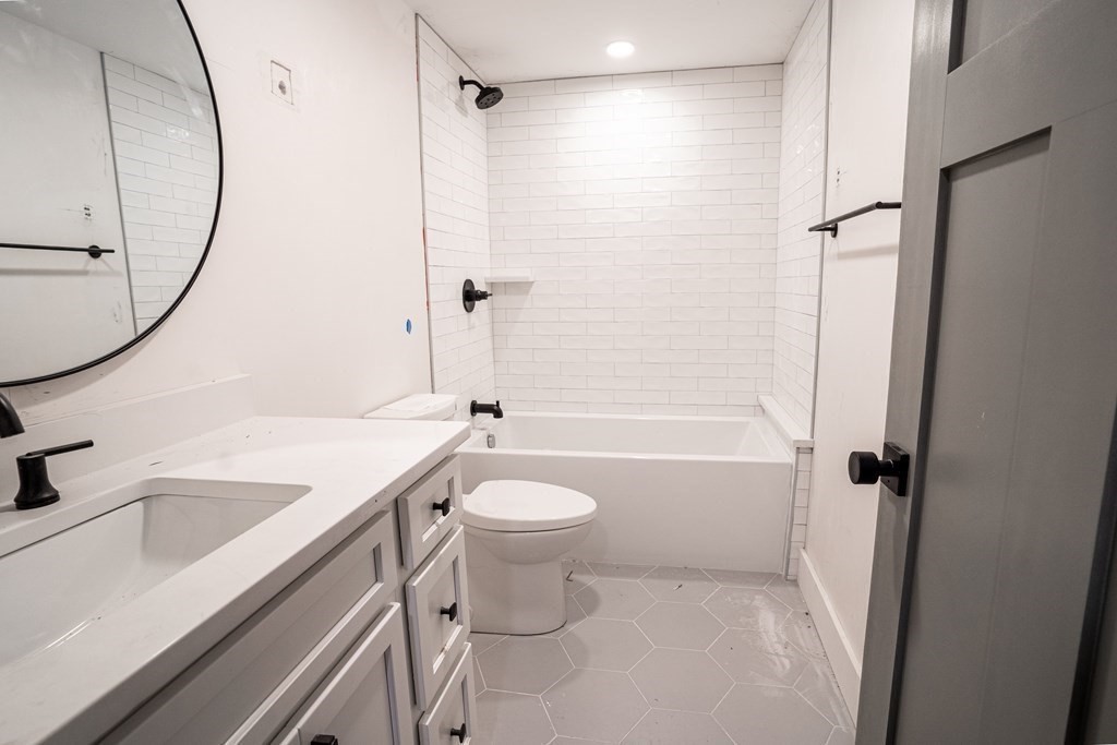 17 West Bellflower, Dorchester