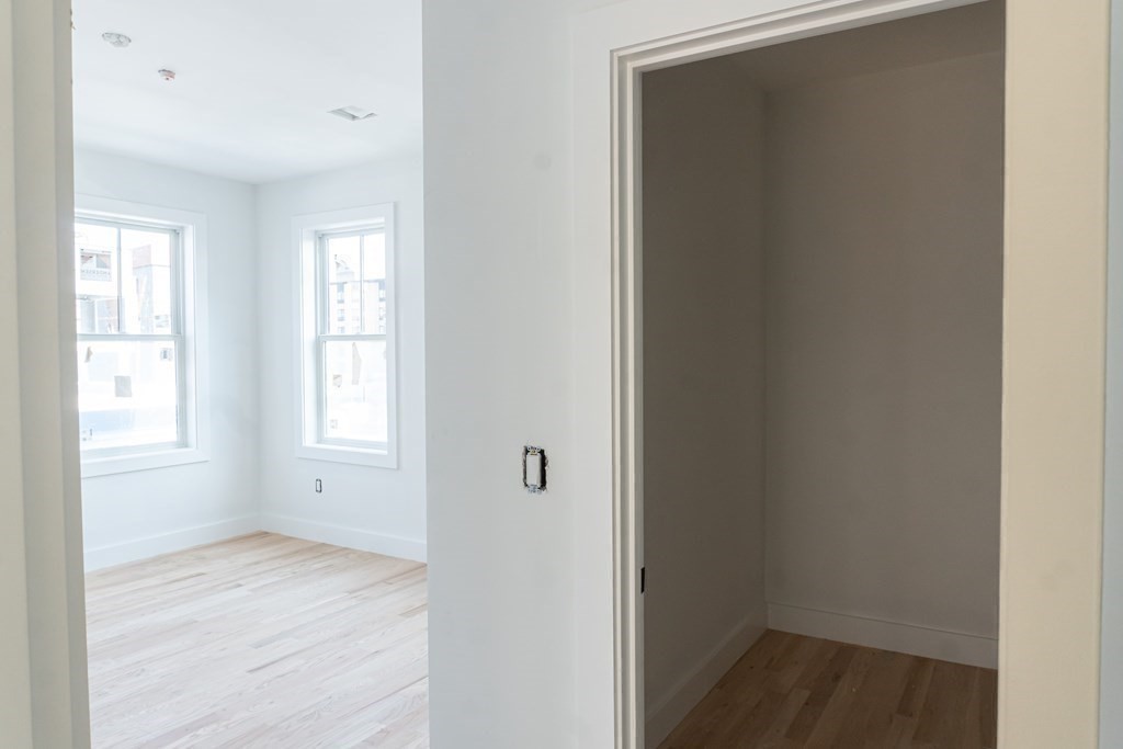 17 West Bellflower, Dorchester