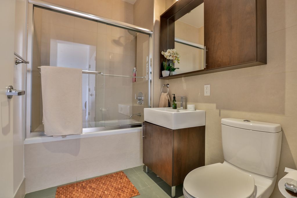 200 Cove Way, Seaport District