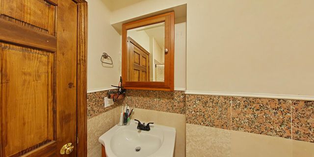 23 Indiana Ter, Newton Upper Falls