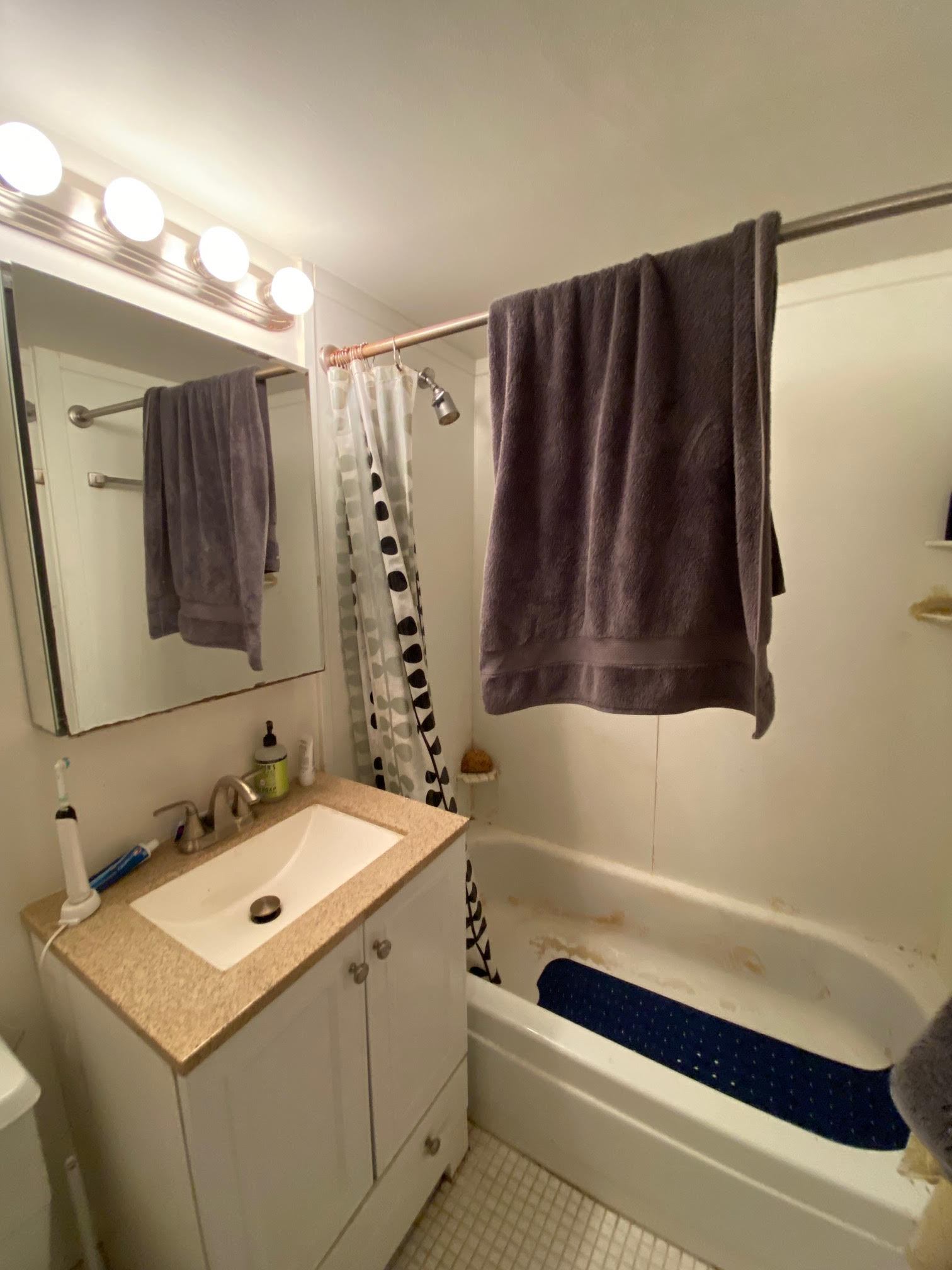 2 Hawthorne Pl, West End